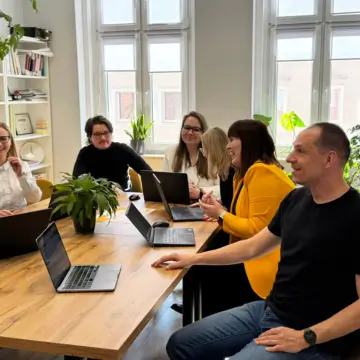 Kontakt z nami 16 2